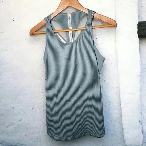 Lululemon Fully  Flexed 2-In-1 Tank Cloud Blue 8 - Picture 3 of 8